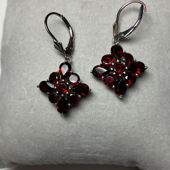 Earrings Mozambique Garnet set in Sterling Silver - Picture 2 of 4